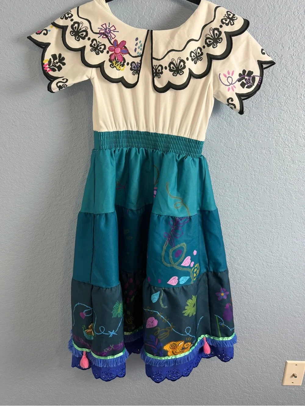 DISNEY PARKS Encanto MIRABEL Dress Deluxe Costume Dress Up Halloween